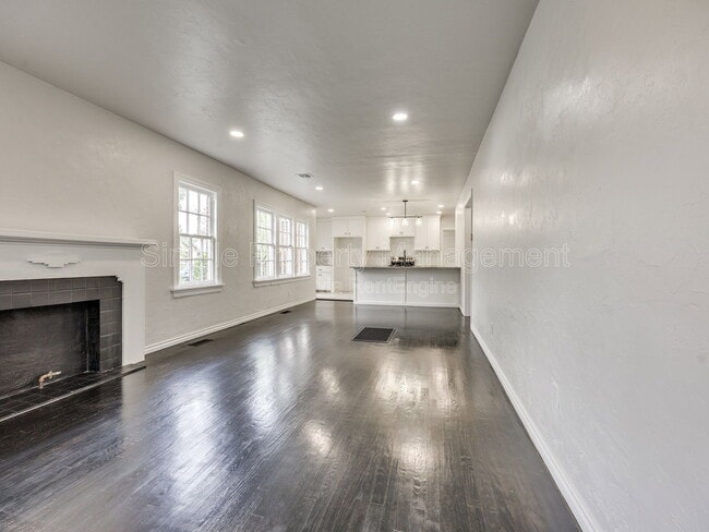 Building Photo - 2112 N Drexel Blvd