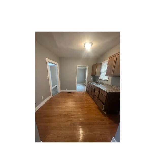 Building Photo - 9283 Pinehurst St