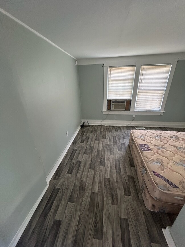 Building Photo - 307 22nd St