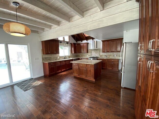 Building Photo - 3 br, 2.5 bath House - 3598 Mountain View Ave
