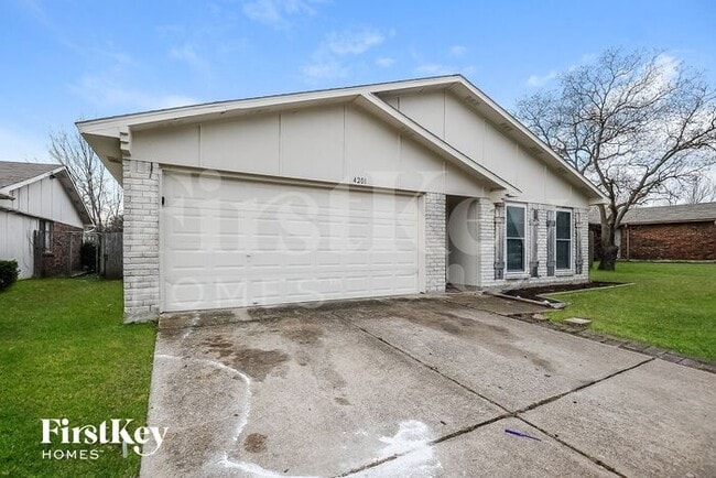 Building Photo - 4201 Yellowleaf Dr