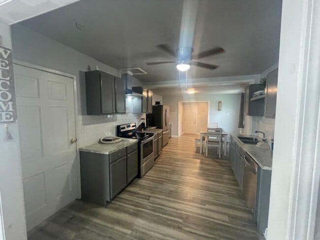 Building Photo - 322 Beverly Dr