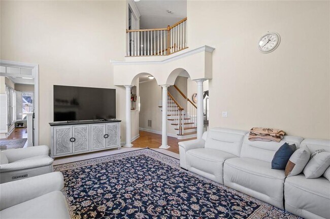 Building Photo - 5685 Lake Manor Trce