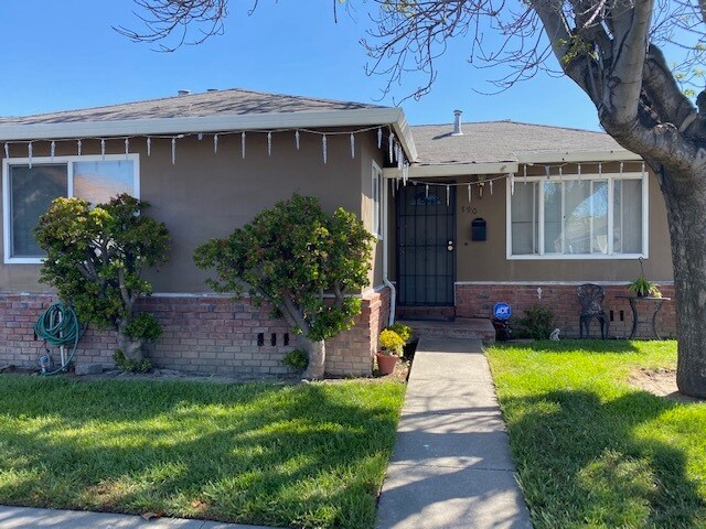 Vista frontal - 790 14th N St