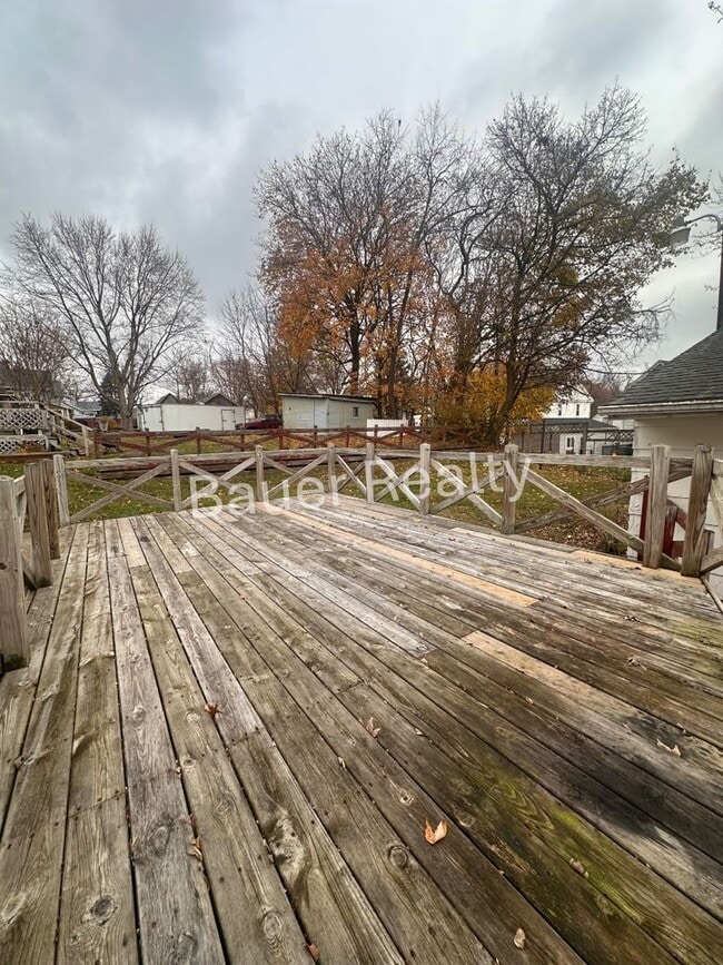 Building Photo - 3 -4 Bedroom Home Near Brookside Park