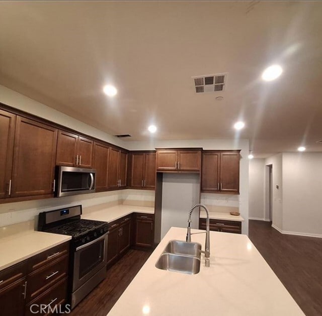 Building Photo - 825 Parisa Pl