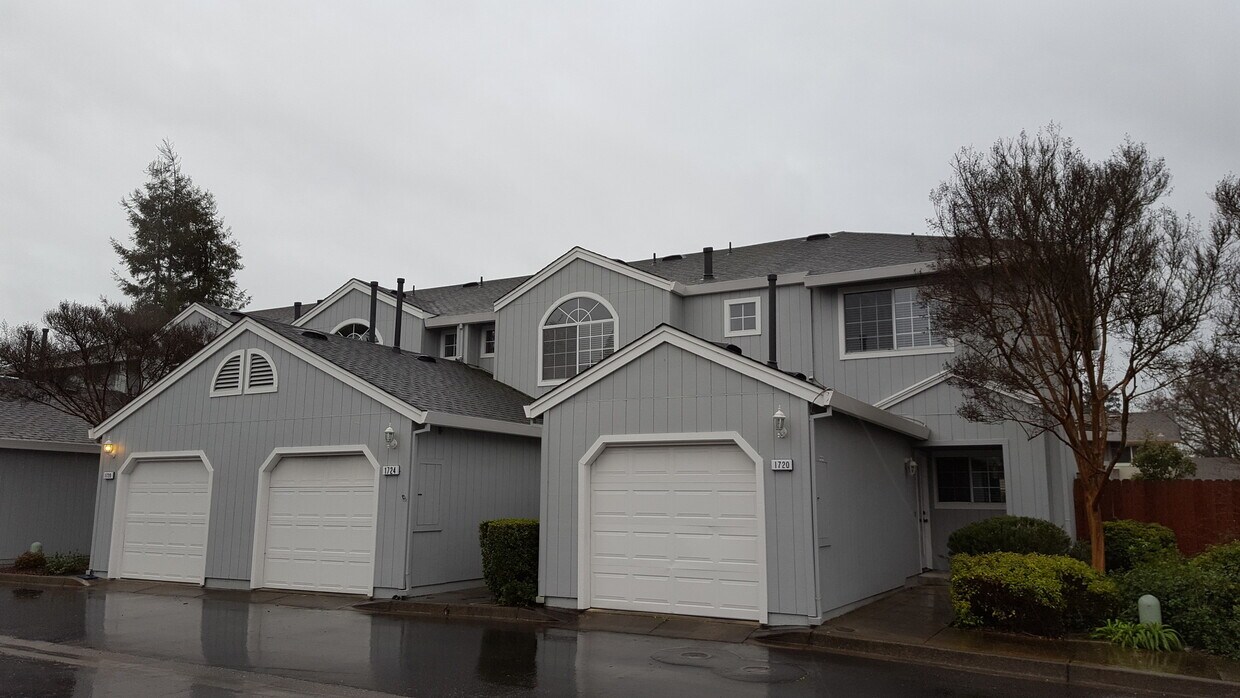 Foto principal - Bright 2bd townhome with attached garage ~...