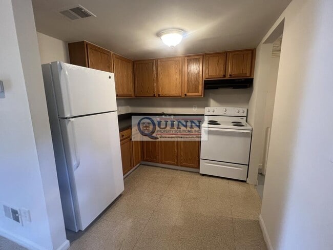 Foto del edificio - 13 Maple Ct