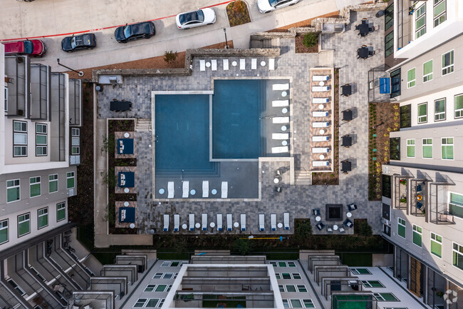 ¡Piscina estilo centro turístico - The Montgomery at Watters Creek