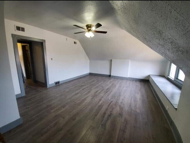 Building Photo - 369 Beaver St