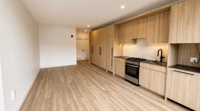 Foto del edificio - 1220 W Carroll Ave