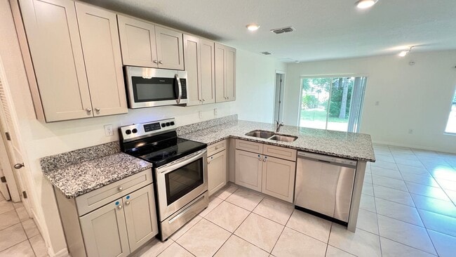 Foto del edificio - Fantastic 3 Bedroom, 2 Bathroom Home in De...
