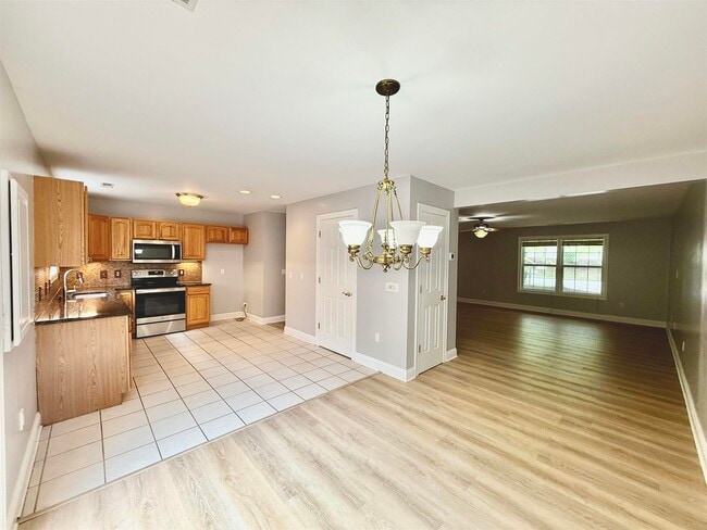 Foto del edificio - 575 Oak Tree Blvd NW