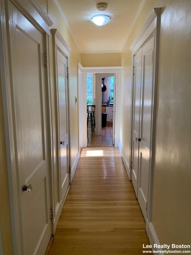 Building Photo - 3 bedroom in Harvard Square MA