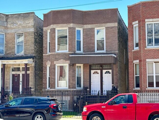 Foto del edificio - 2049 W Fullerton Ave