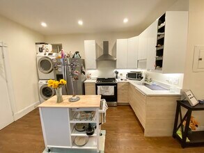 Building Photo - 106 Buttonwood St