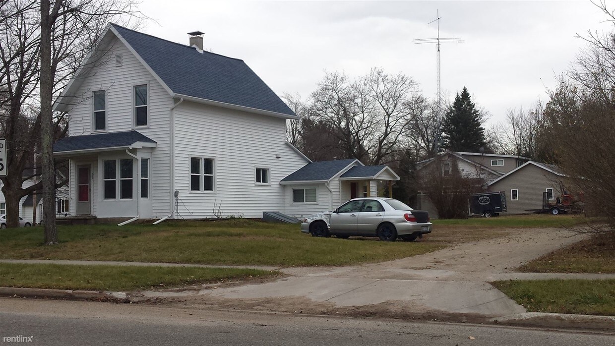 Building Photo - 1 br, 1 bath Triplex - 503 Woodward Ave A