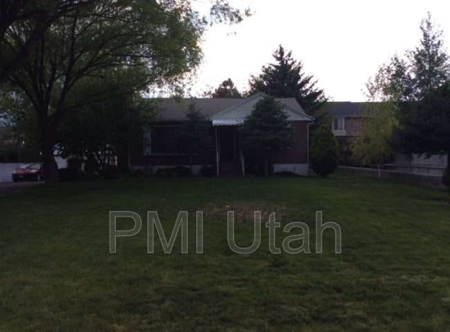 Building Photo - 1926 S Columbia Ln