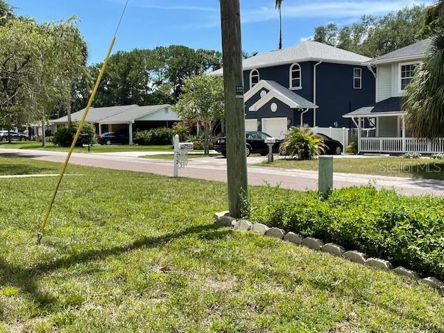 Building Photo - 313 N Hesperides St