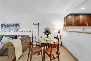 Foto del edificio - 257 S Cypress Rd