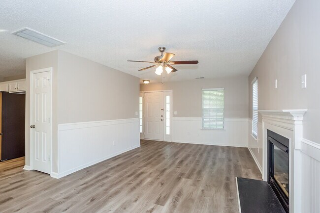 Foto del edificio - 7425 Saddle Trail Ln