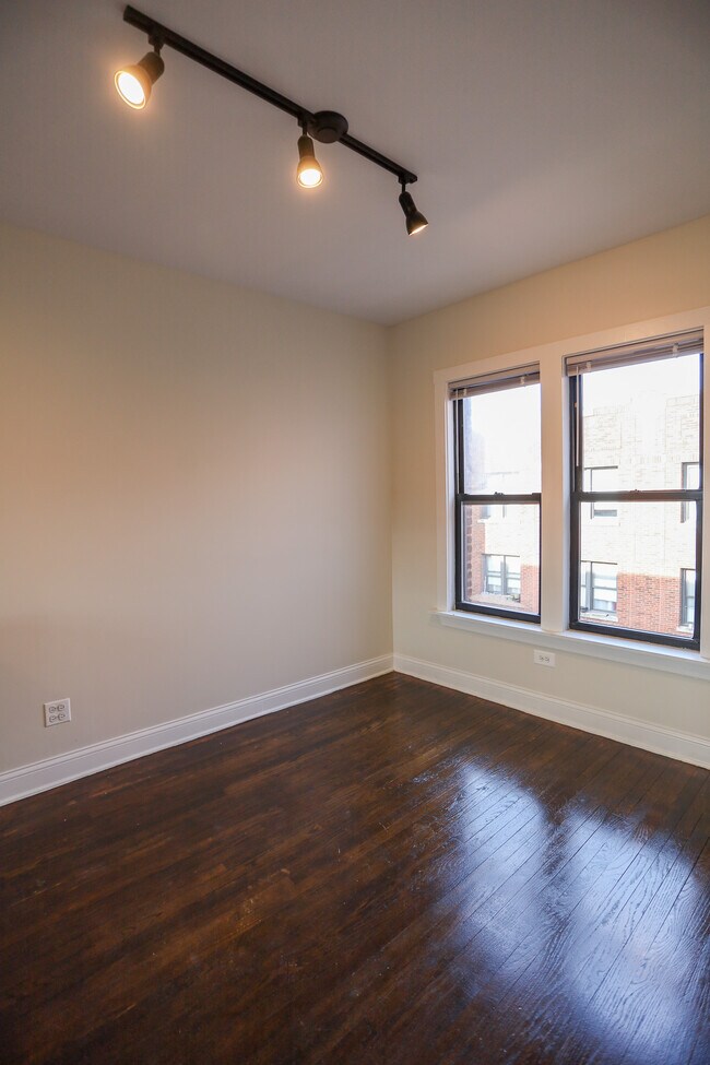 Foto del edificio - 1702 W Albion Ave