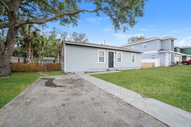 Building Photo - 3110 W Hartnett Ave
