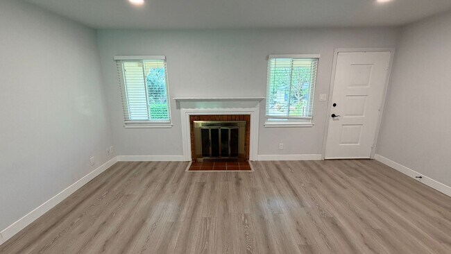 Foto del edificio - Pleasant Hill! Beautiful remolded 3 bedroom 1 bath single family home excellent neighborhood!