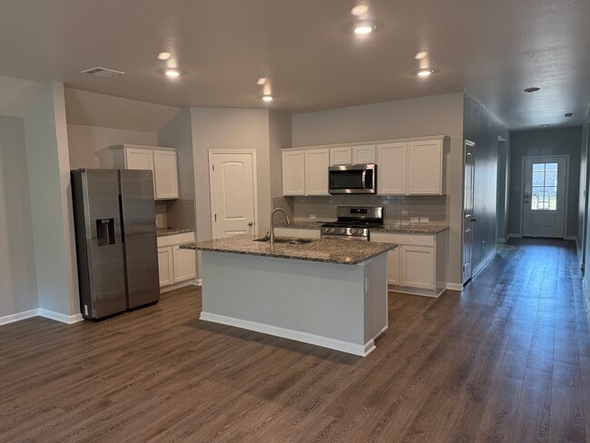 Foto del edificio - 24422 Dawson Ct