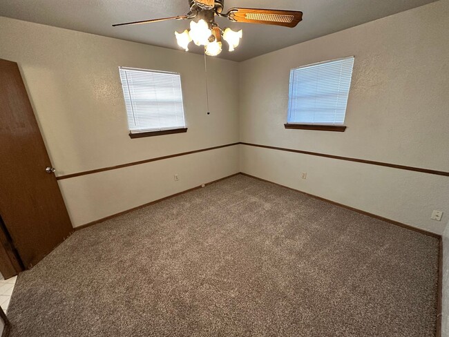 Building Photo - Move -in Special: For Rent: 3-Bedroom, 1.5...