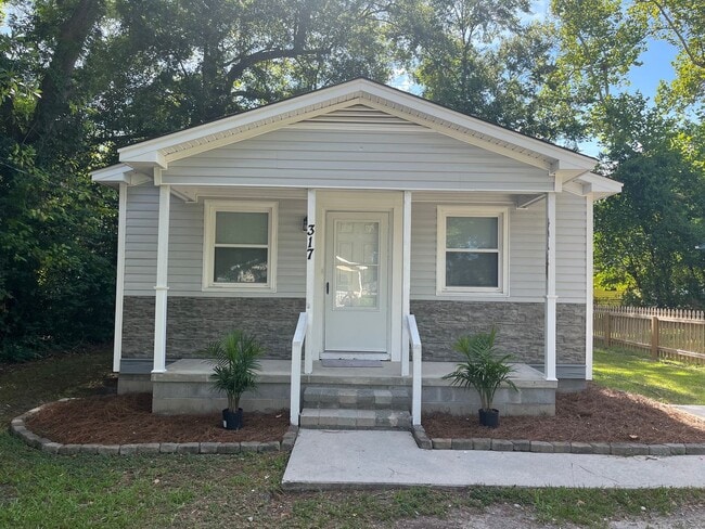Cute Cottage Style Home - Cute Cottage Style Home