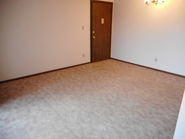 Building Photo - 941 Emmons St