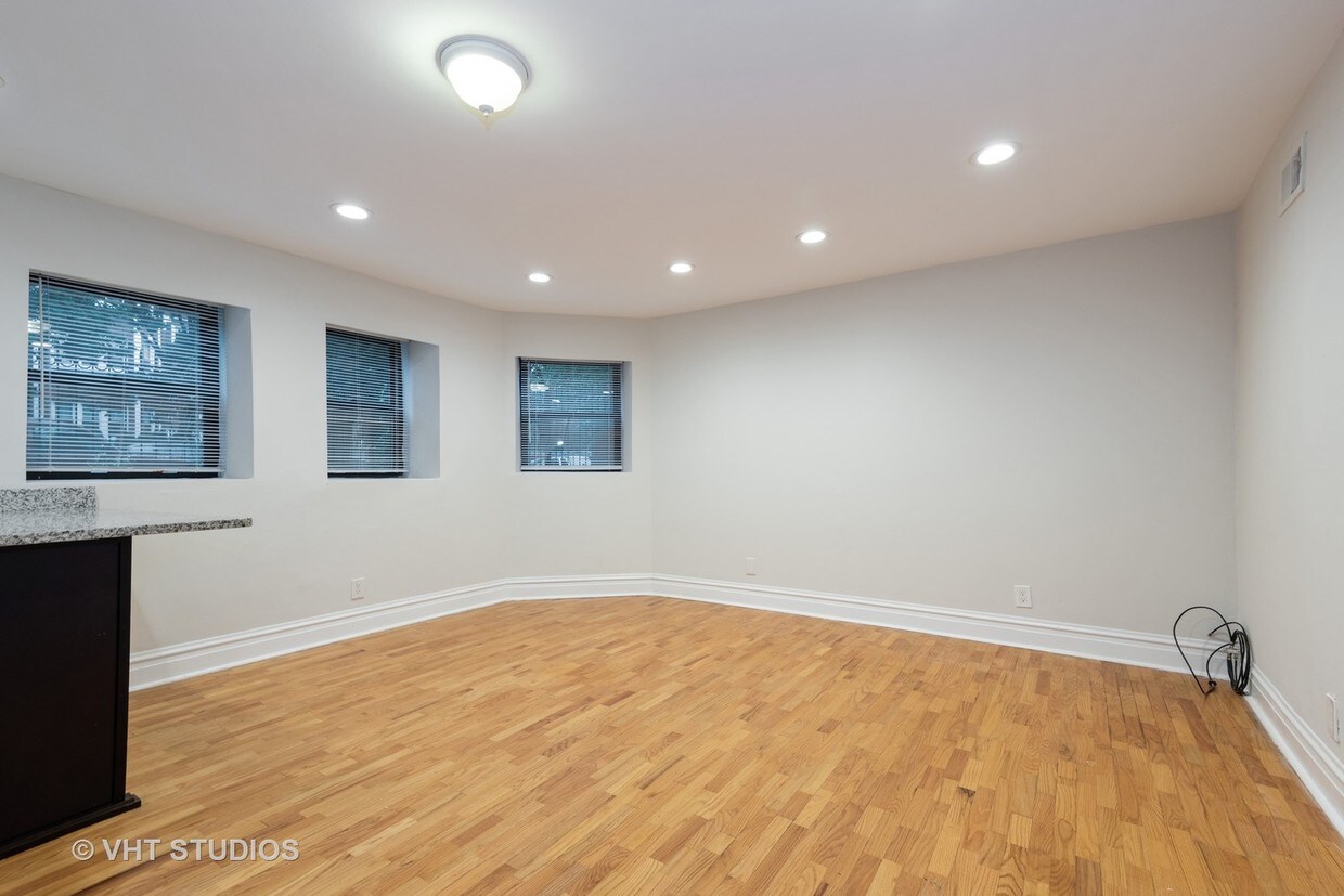 Foto principal - 2047 W Fargo Ave