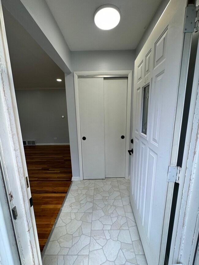 Foto del edificio - 1136 Laurel Ln