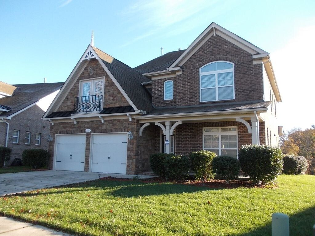 Primary Photo - Large 5 Bedroom home in desirable Christen...