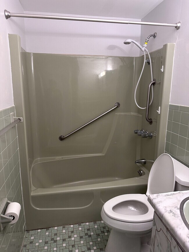 Bath room - 147 Emerson Gardens Rd