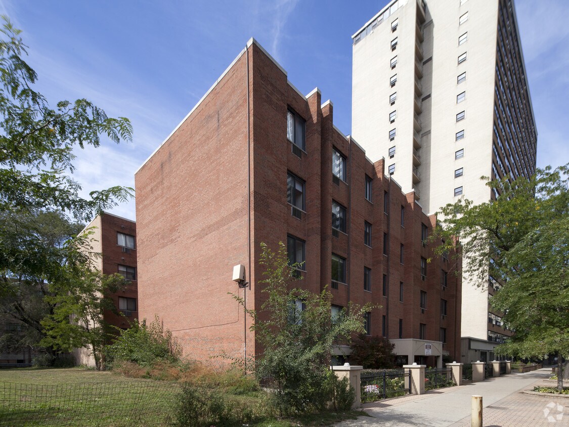 Primary Photo - 6000 N Sheridan Rd