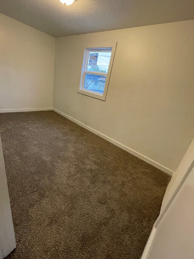 bd 1 - 1016 English St