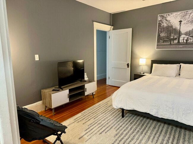 Building Photo - 72 Bakersfield St