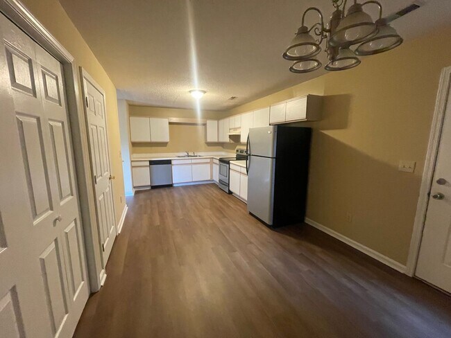 Foto del edificio - 1700 Lone Oak Rd