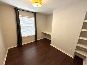 Building Photo - 2750 Holly Hall St