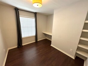 Building Photo - 2750 Holly Hall St