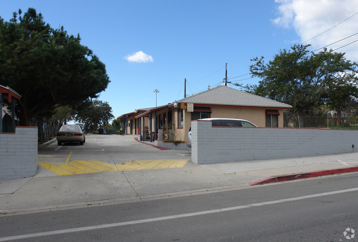 Primary Photo - 2387-2391 E Beyer Blvd