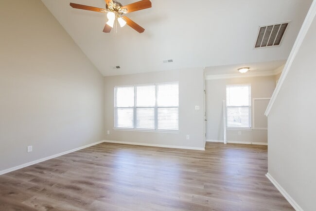 Building Photo - 258 Amir Cir