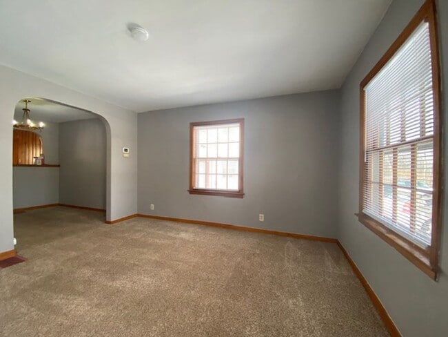 Building Photo - Welcome to this charming 3-bedroom, 1.5-bathroom double in the heart of Springfield, OH+