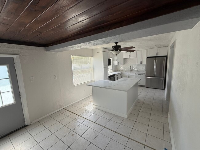 Foto del edificio - 4526 S Lois Ave