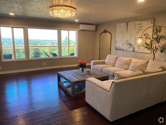Building Photo - 3610 Scenic Dr
