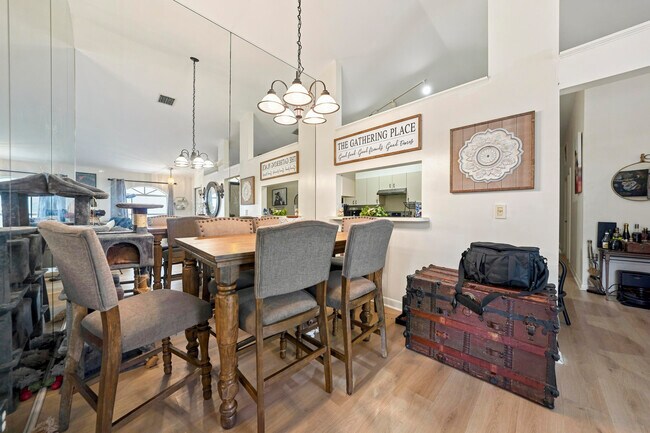 Building Photo - 202 Wedgewood Cir