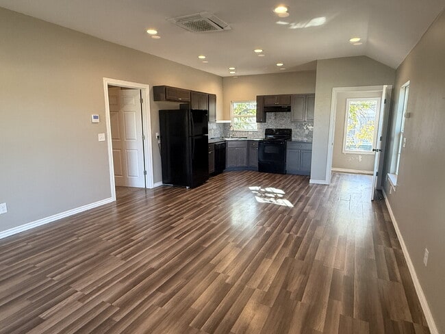 Photo - 1 Bed, 1 Bath Townhome Near Asian District