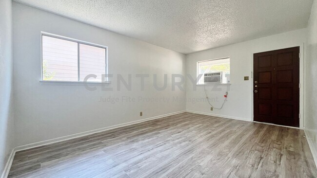 Building Photo - 5429 Farnsworth Ave